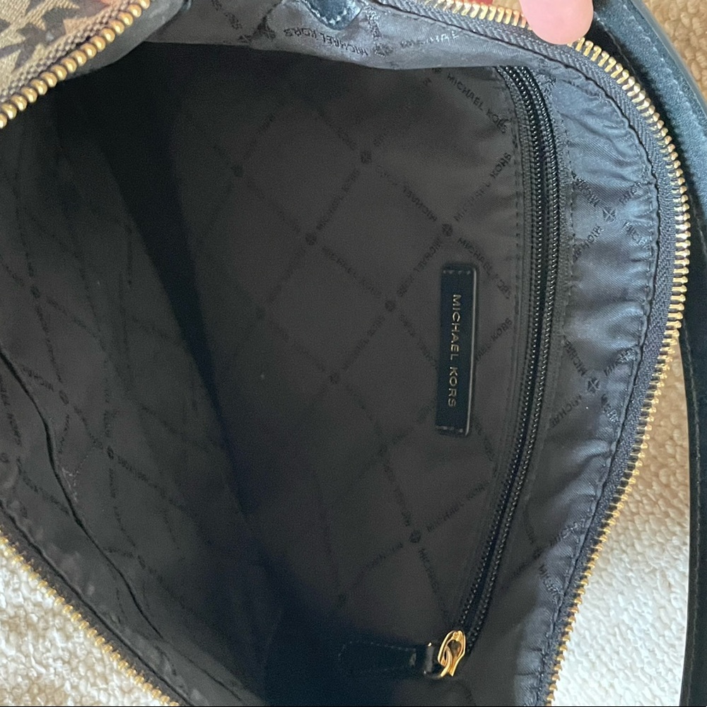 Adorable, yet professional MK bag. Perfect condition. Used once. Non-smoker.